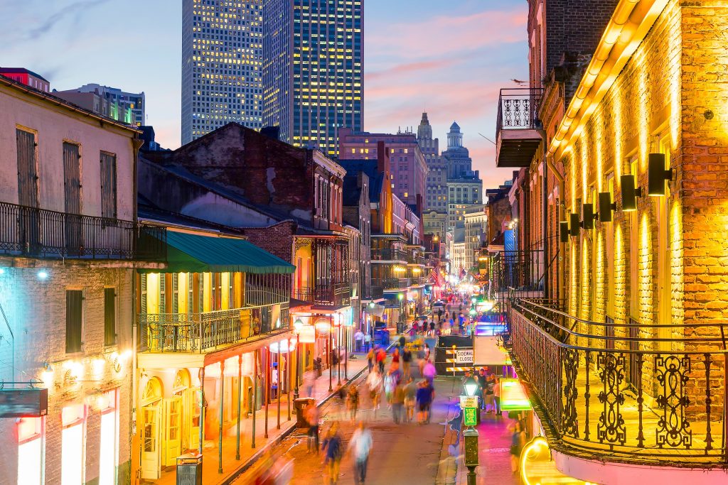 Neighborhoods of New Orleans, Streets, traffic, people