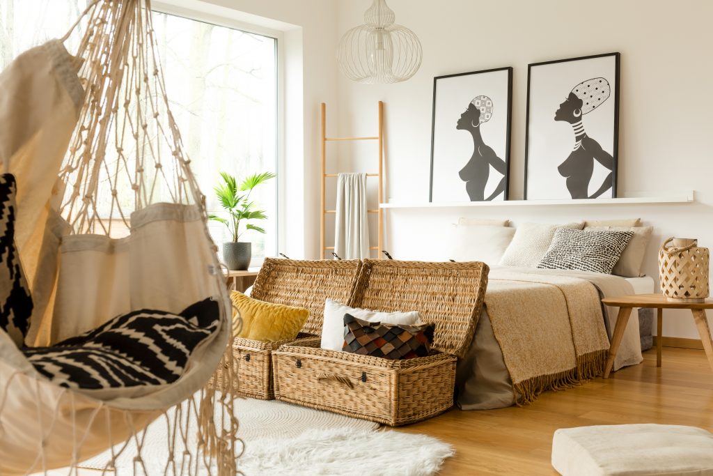 summer design tips 2019, boho chic, hanging chair, wicker, neutral colors, bedroom, interior design